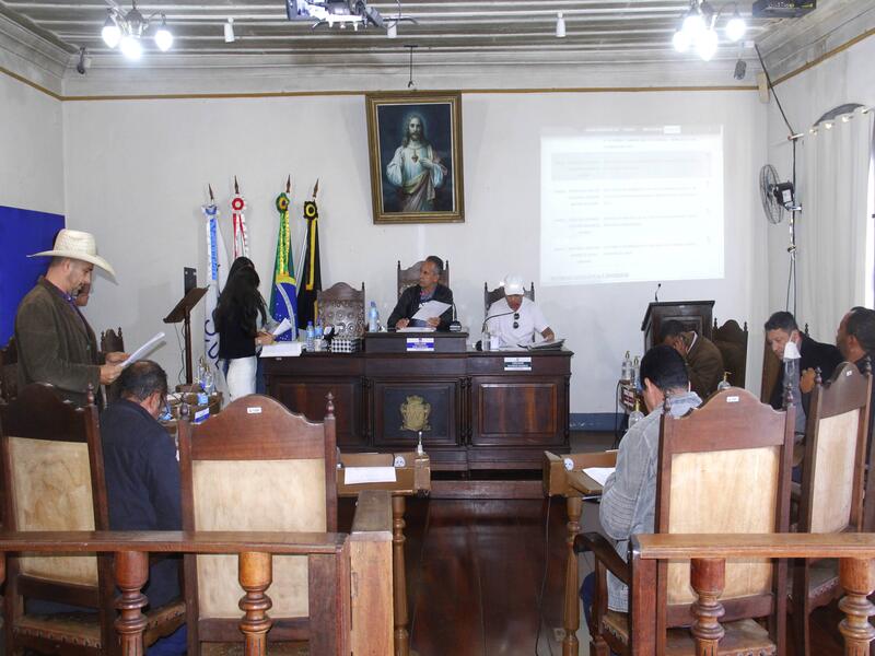 Câmara Municipal de Ouro Preto - Saneouro em pauta: Vereadores discutem falta de água no Município