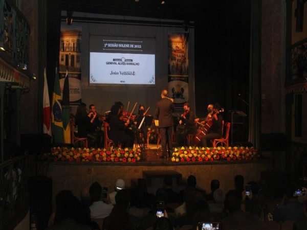 Câmara Municipal de Ouro Preto - Legislativo realiza cerimônia de entrega da Comenda Genival Ramalho e Medalha João Velloso￼