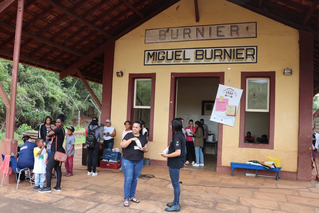 Câmara Municipal de Ouro Preto - Miguel Burnier Recebe A Câmara Itinerante
